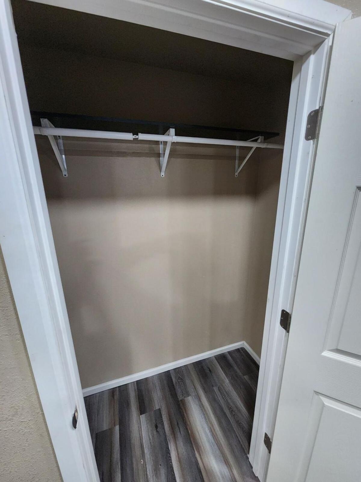Entire Basement With Private Entrance Within Walking Distance From The Gaylord * Aurora