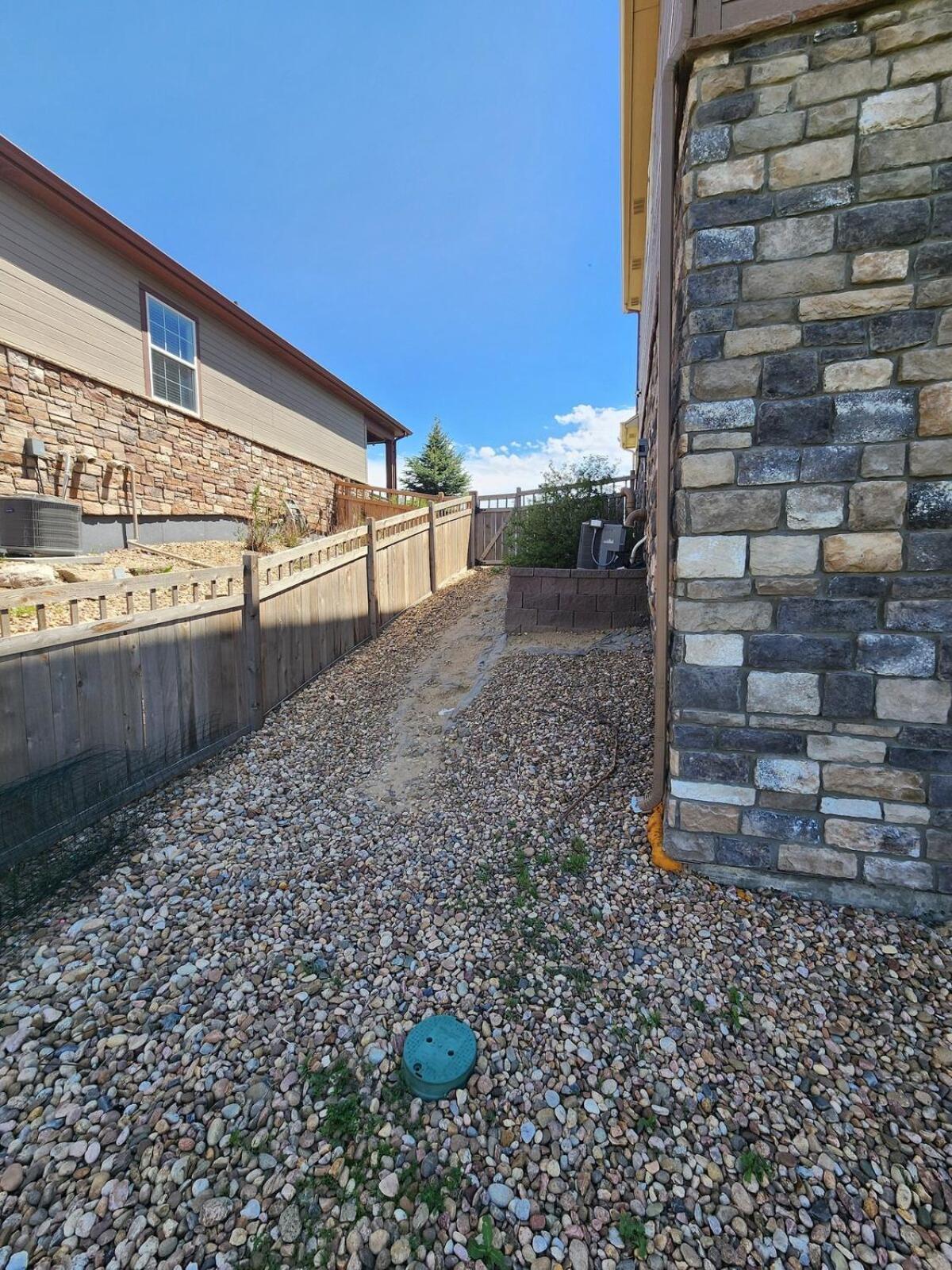 Entire Basement With Private Entrance Within Walking Distance From The Gaylord *