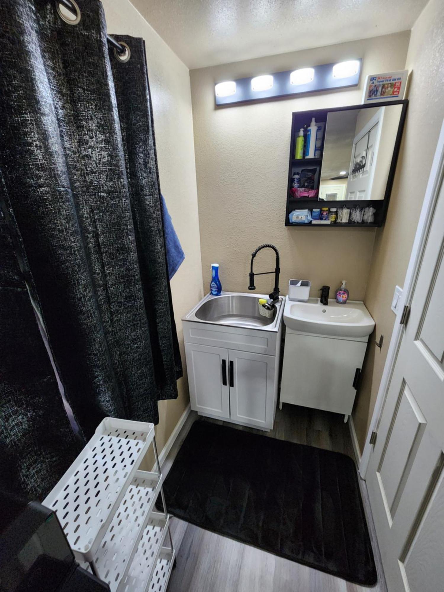 Entire Basement With Private Entrance Within Walking Distance From The Gaylord * Aurora