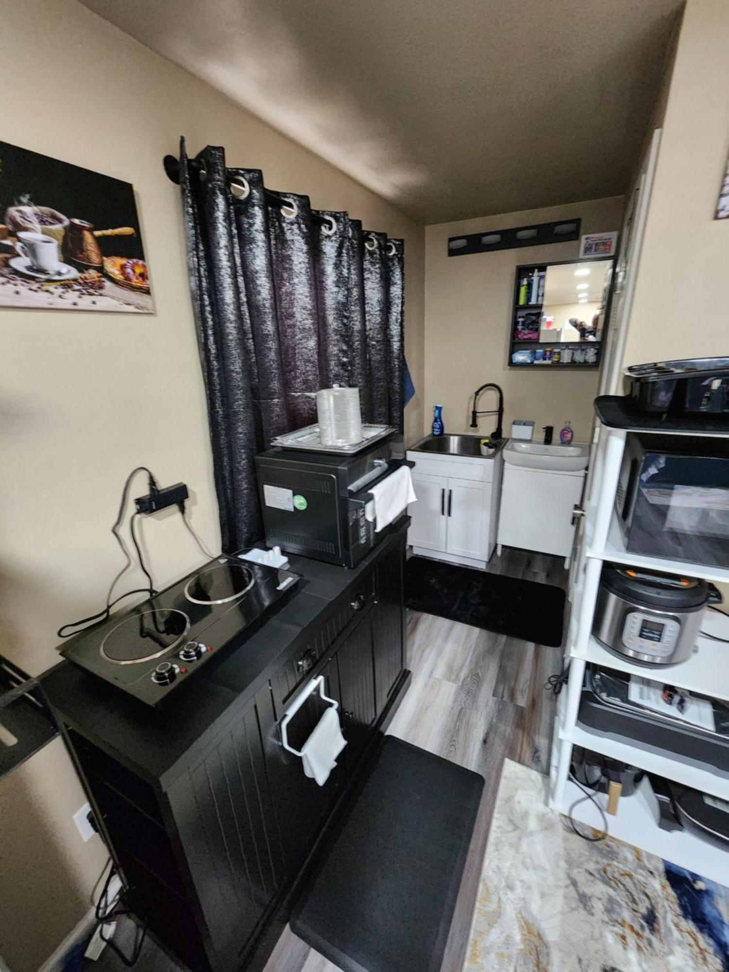 Pensjonat Entire Basement With Private Entrance Within Walking Distance From The Gaylord
