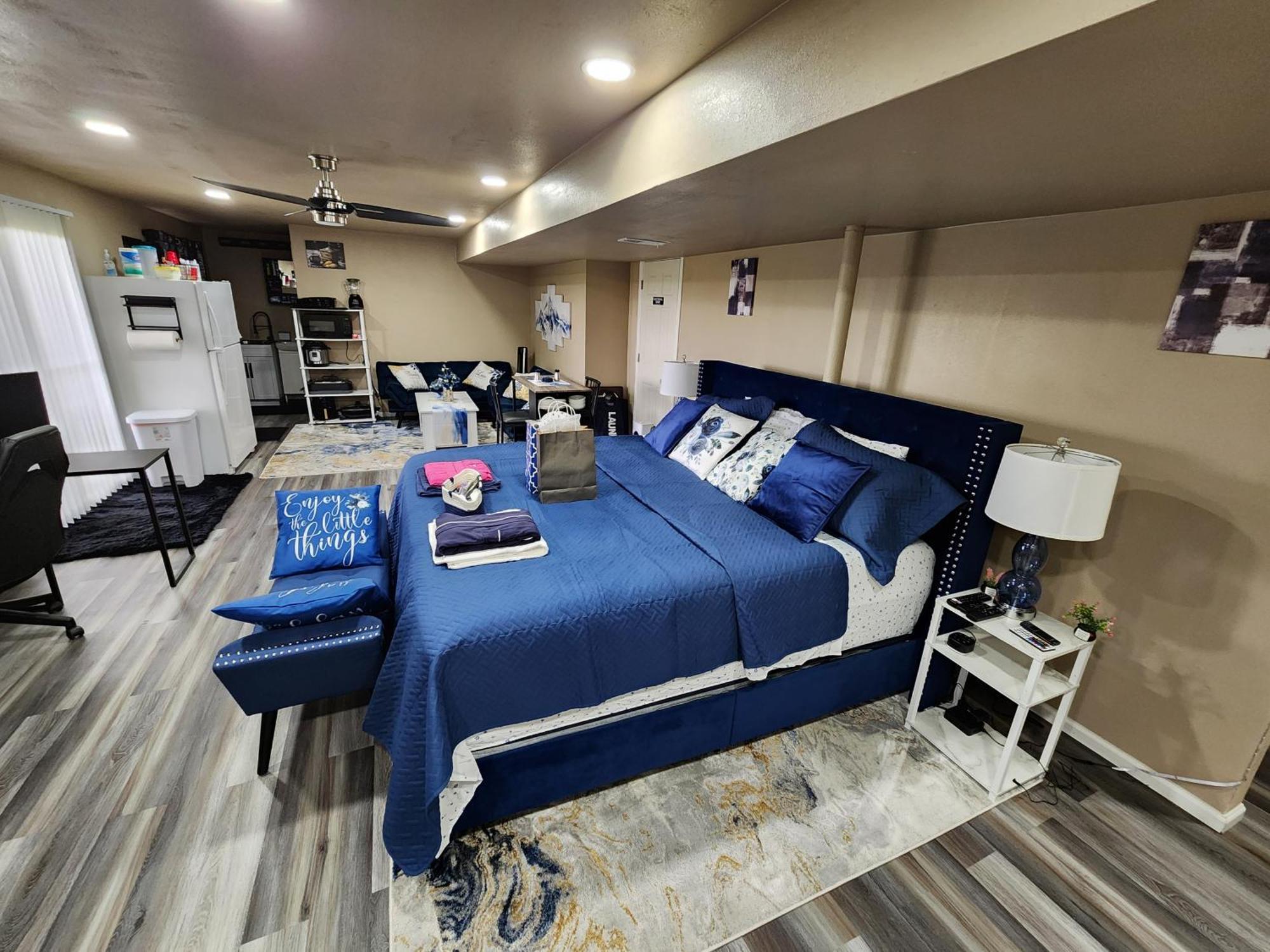 Pensjonat Entire Basement With Private Entrance Within Walking Distance From The Gaylord *